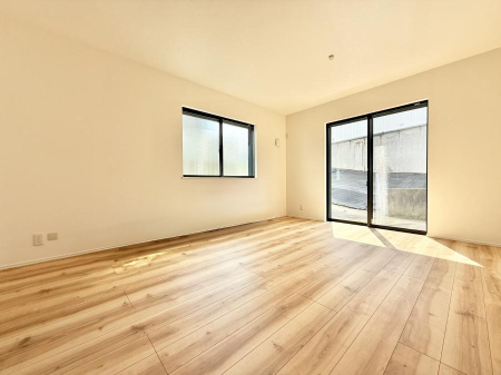 ���r���O ����