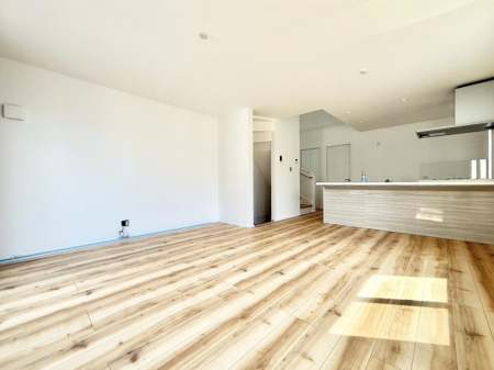 ���r���O ����