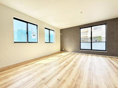 ���r���O ����