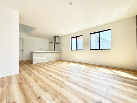 ���r���O ����