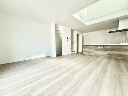 ���r���O ����