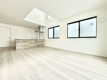 ���r���O ����