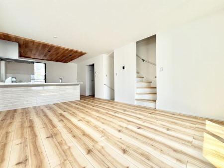 ���r���O ����