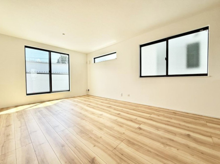 ���r���O ����