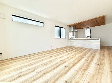 ���r���O ����