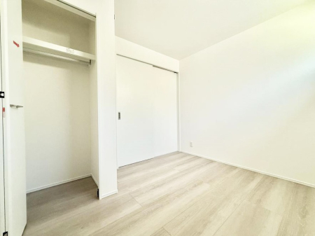 �Q�� ����