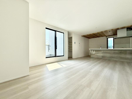 ���r���O ����