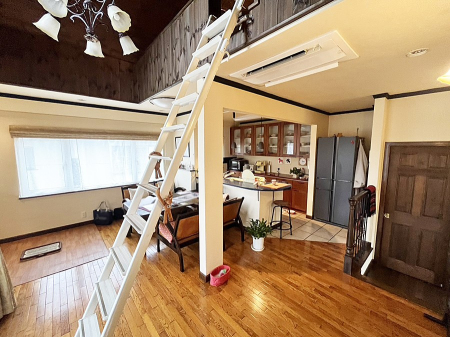 ���r���O ����