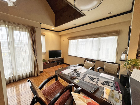 ���r���O ����