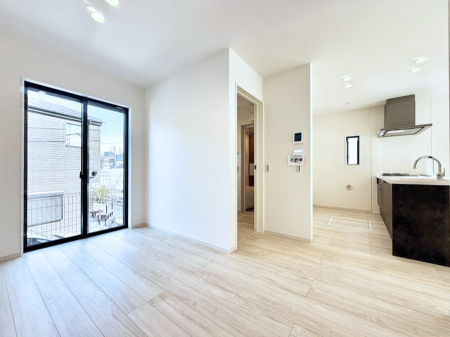 ���r���O ���������R�Ɖ�b�����܂��A�S�n�悢�ЂƂƂ�