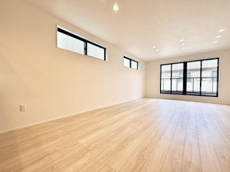 ���r���O ����