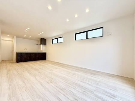 ���r���O ����