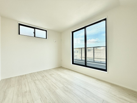 �Q�� ����