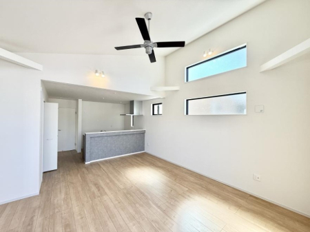 ���r���O ���������R�Ɖ�b�����܂��A�S�n�悢�ЂƂƂ�