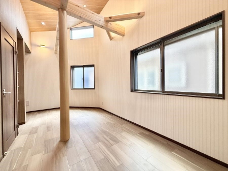 ���r���O ����