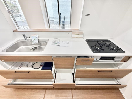 �L�b�`�� �������Ƒ����J��[�߂�A������̂���L�b�`��