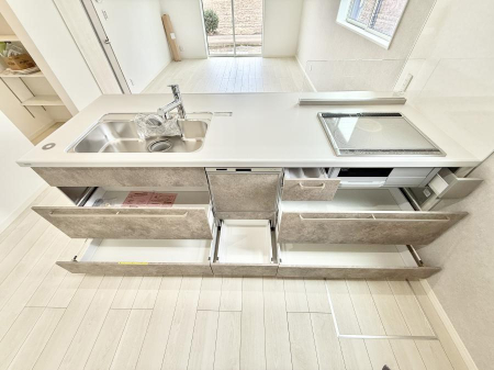 �L�b�`�� �������Ƒ����J��[�߂�A������̂���L�b�`��