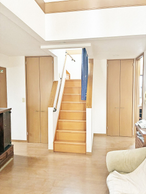 ���r���O ����