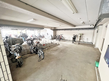 ���̑� �O�ρ��~�n���ɒ��֏���������Ă���A���]�Ԃ̗��p���X���[�Y�ł�