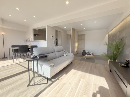 ���r���O ����