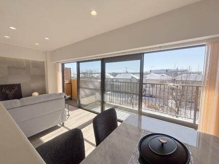 ���r���O ����