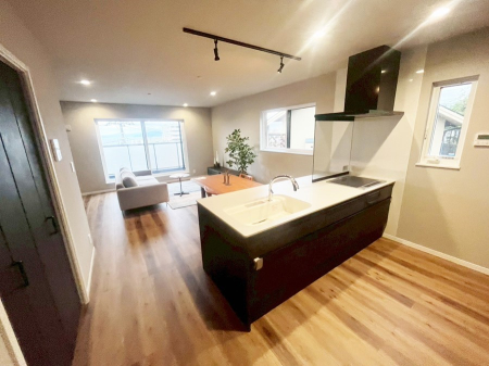 ���r���O ����