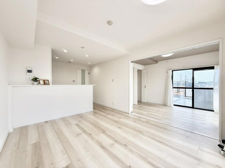 ���r���O ����