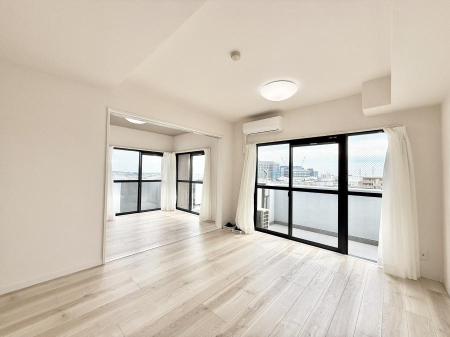 ���r���O ����