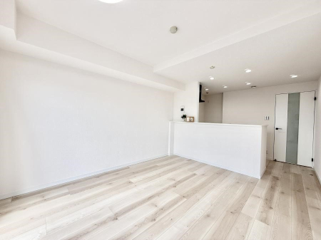 ���r���O ����