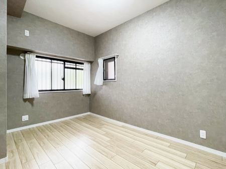 �Q�� ����