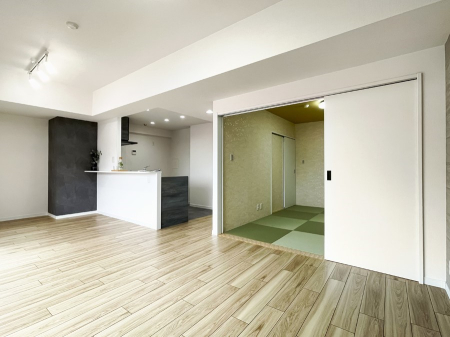 ���r���O ����