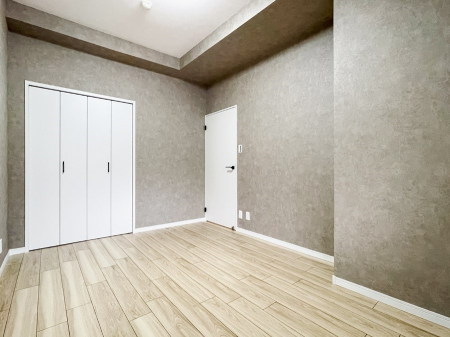 �Q�� ����