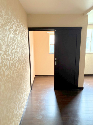 �Q�� ����