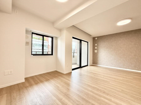 ���r���O ����