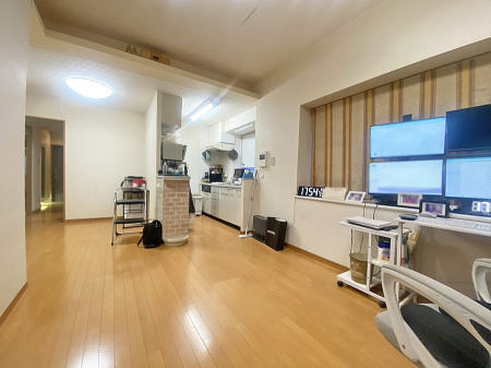 ���r���O ����