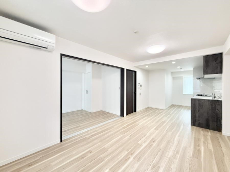 ���r���O ����