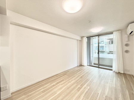 ���r���O ����