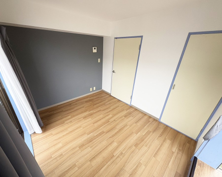 ���r���O ����