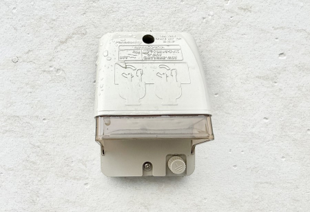 ���̑����� �ݔ������O�ɓd���R���Z���g������΁A�������@�ő���O�ǂ�|������ȂǕ֗��ł��B