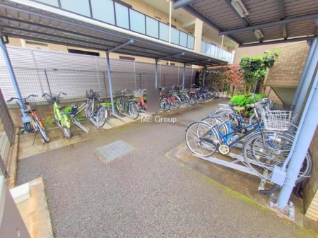 ���̑� �O�ρ����]�Ԃ��g�����Ƒ��ɂ����S�̒��փX�y�[�X��~�n���ɂ��p��