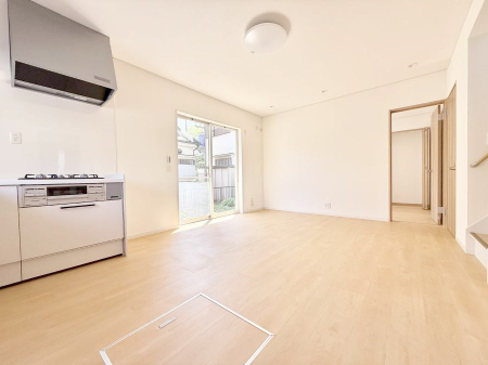 ���r���O ����