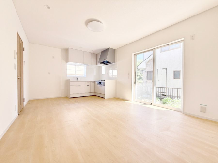 ���r���O ����