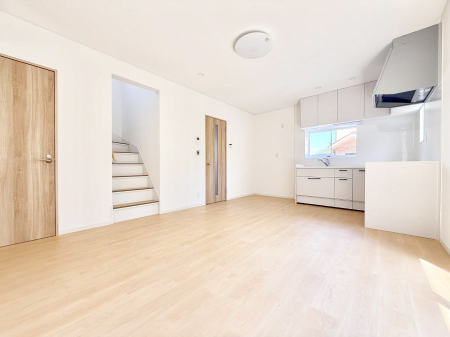 ���r���O ����