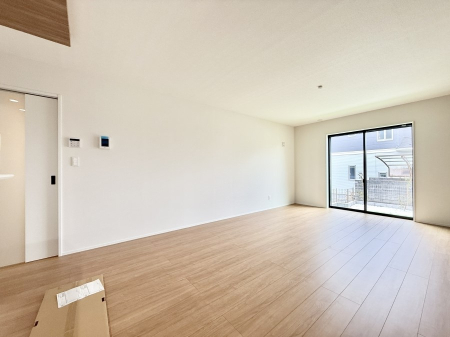 ���r���O ����