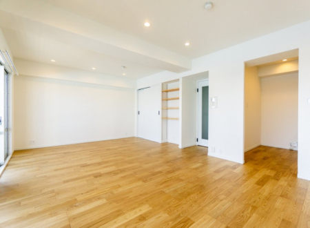 ���r���O ����