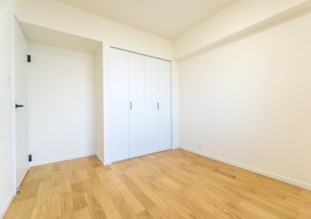 �Q�� ����