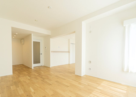 ���r���O ����