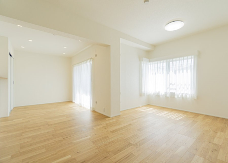 ���r���O ����