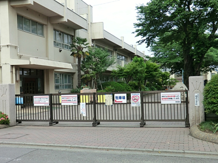 ���ӊ� ���w�Z 700m ���͌��s���������w�Z