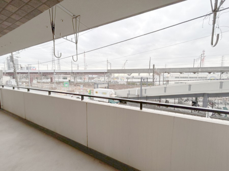 �o���R�j�[ ������ �G�߂̈ڂ낢����������J���I�ȋ�Ԃł�